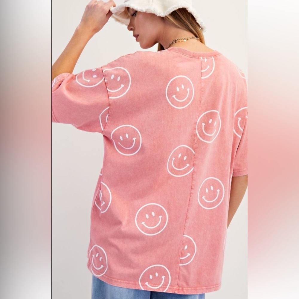 816 ❤️ EASEL SMILEY FACE coral PRINTED WASHED TOP - Picture 3 of 4
